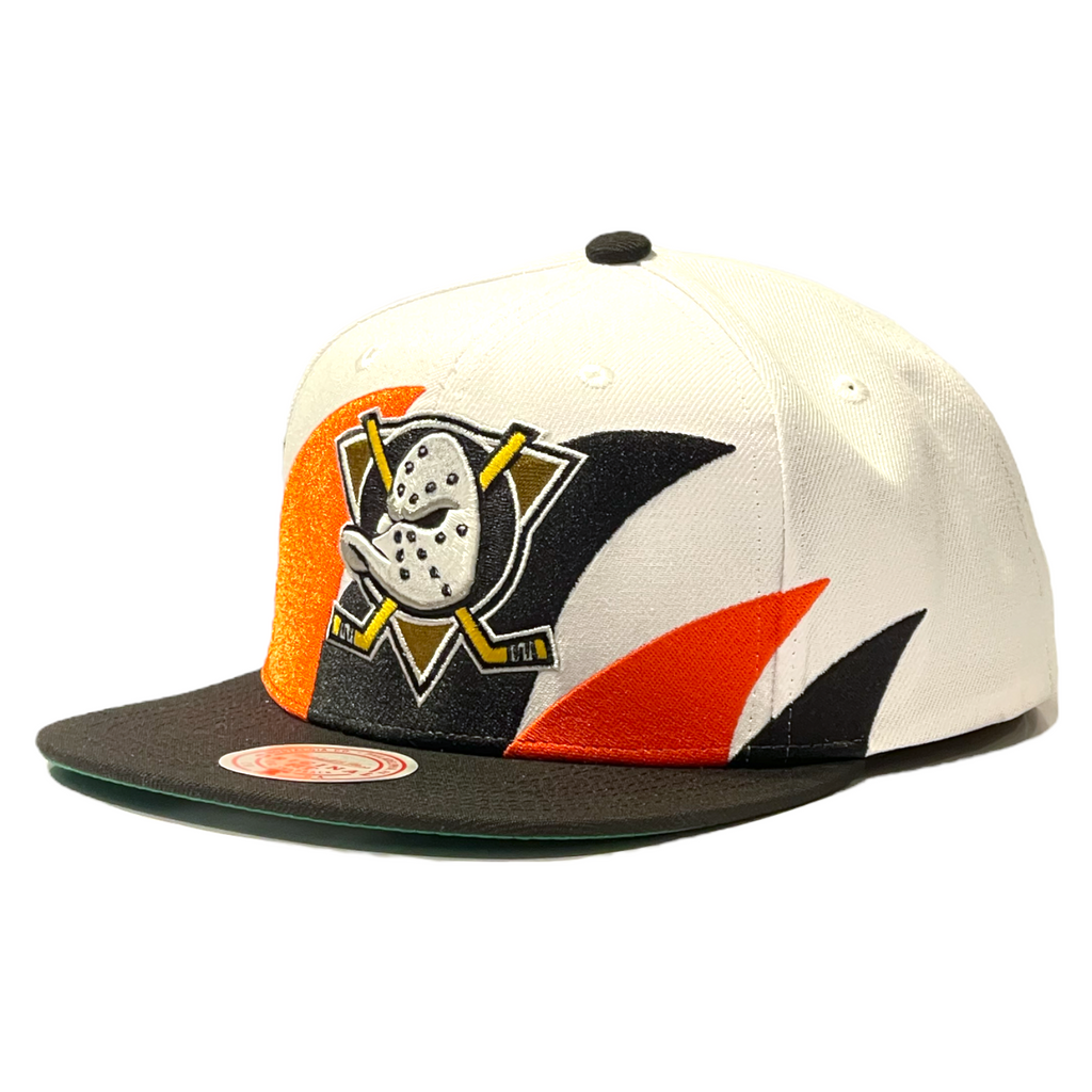 Anaheim Ducks Vintage Sharktooth Mitchell.& Ness Snapback Hat
